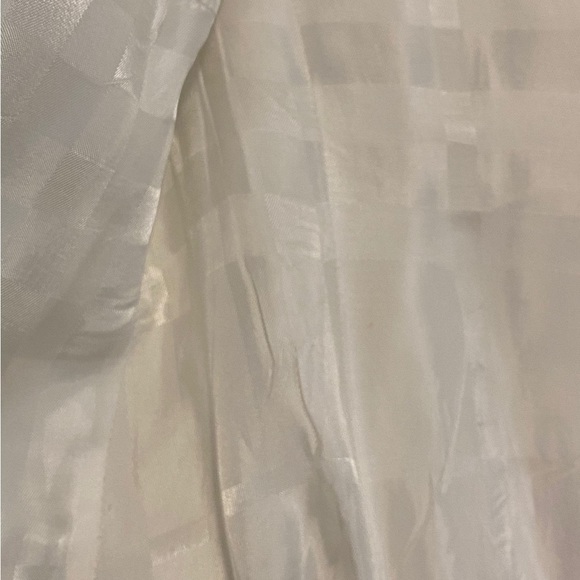 BURBERRY WHITE TUXEDO BLAZER, SIZE  6 YELLOW STAINS AND WEAR ON THE NECK& BOTTOM - Picture 6 of 14